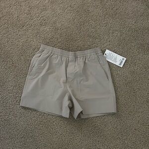 Brand New Lululemon Bowline Short 5 inch size large
